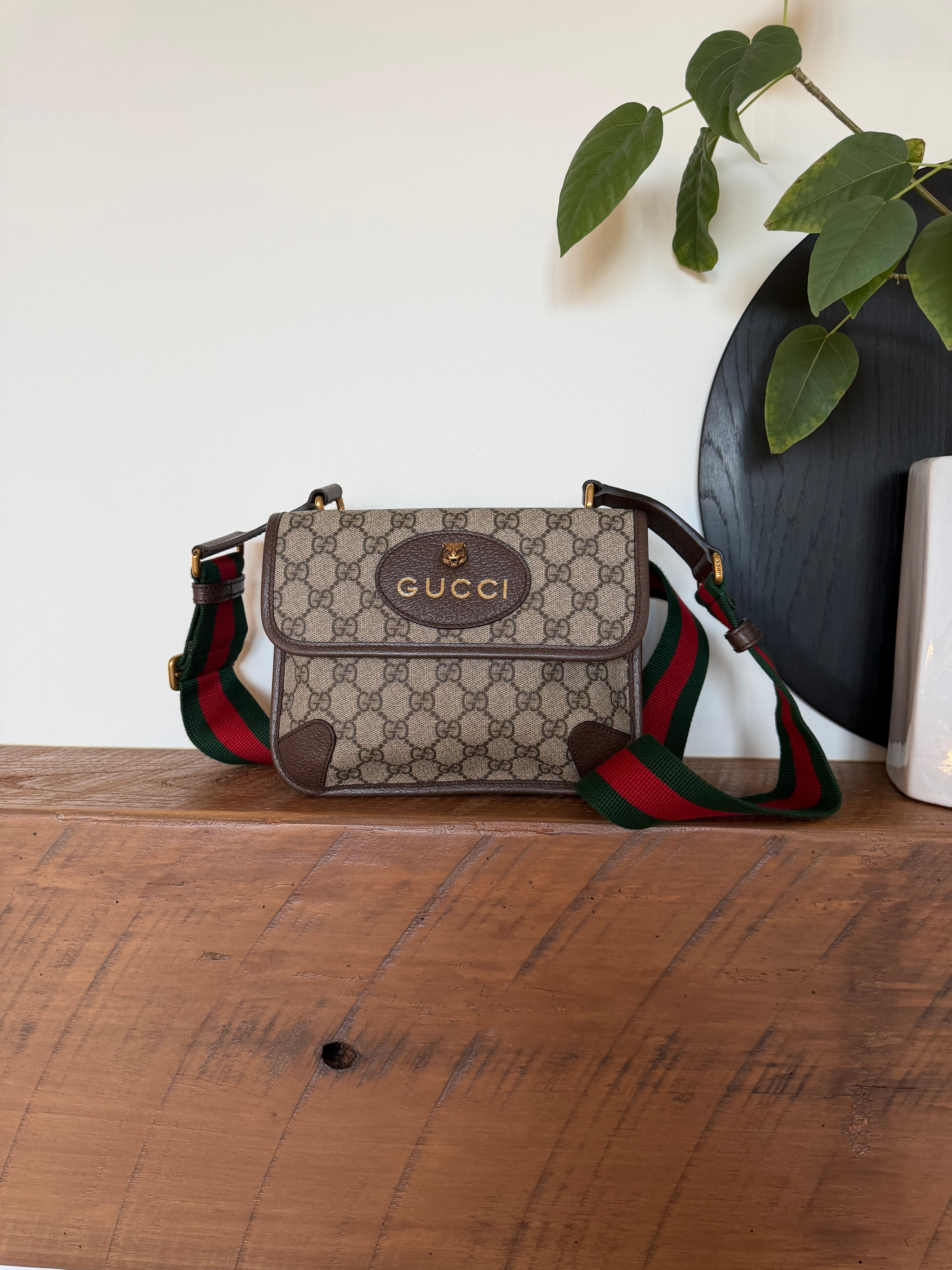 Preloved Gucci GG Supreme Neo Messenger Bag